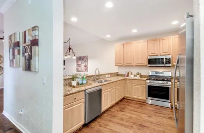Building Photo - 3/2.5 Mediterranean Style Townhome