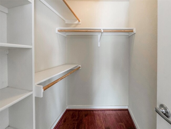 Building Photo - 2114 Goodrich Ave