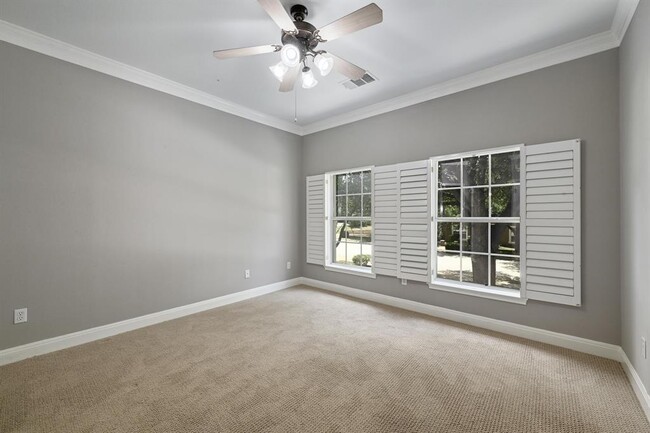 Building Photo - 12004 Mira Mesa Dr