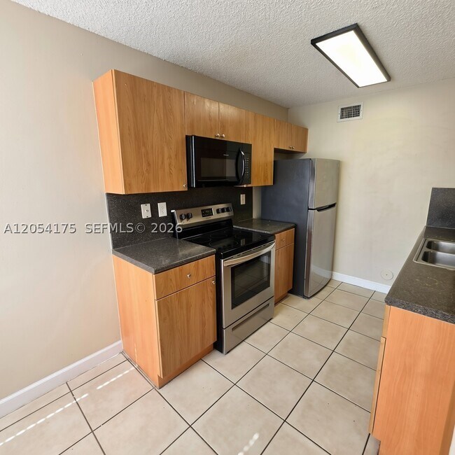 Building Photo - 4628 NW 97th Pl