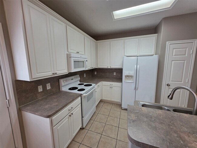 Building Photo - 94 N Burberry Park