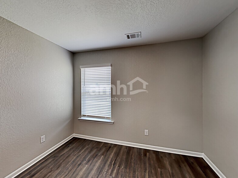 Building Photo - 129 Oliver Dr