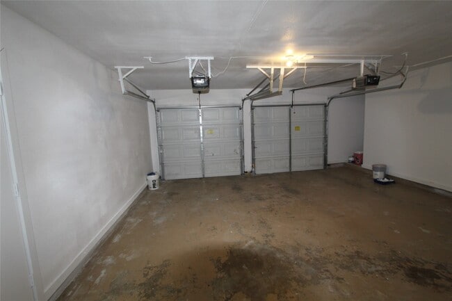 Building Photo - 409 Riverbend St