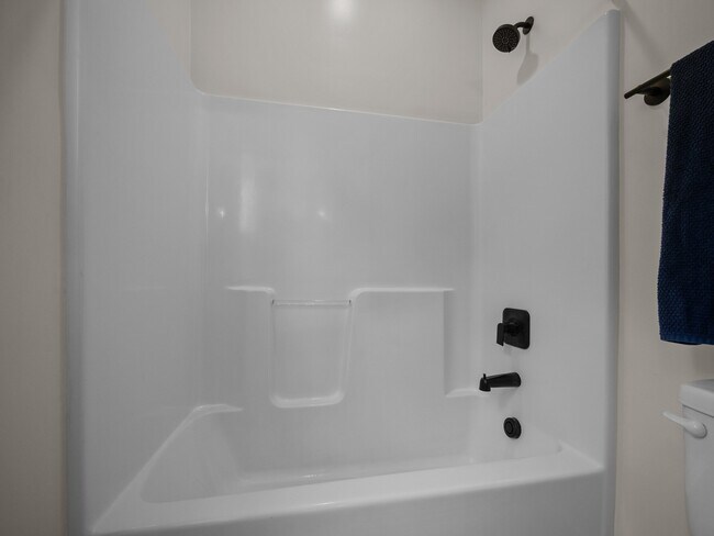 Building Photo - 408 Celtic Ash St