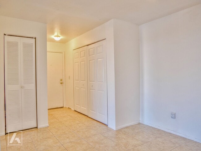 Building Photo - Beautiful 2 Bed 2 Bath Condo Located in Ca...