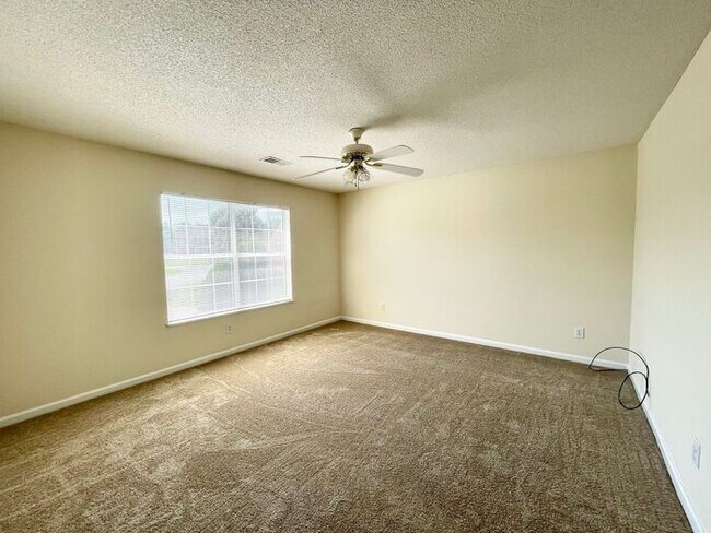 Building Photo - Northeast- Offering Self Guided Tour with RENTLY!