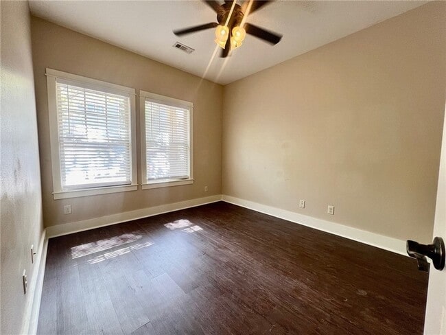 Building Photo - 3164 N Barnsbury Terrace