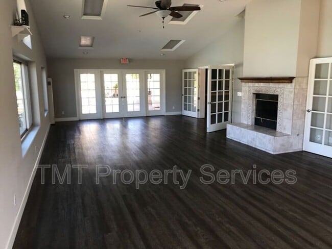 Building Photo - 485 Meadowbrook Dr