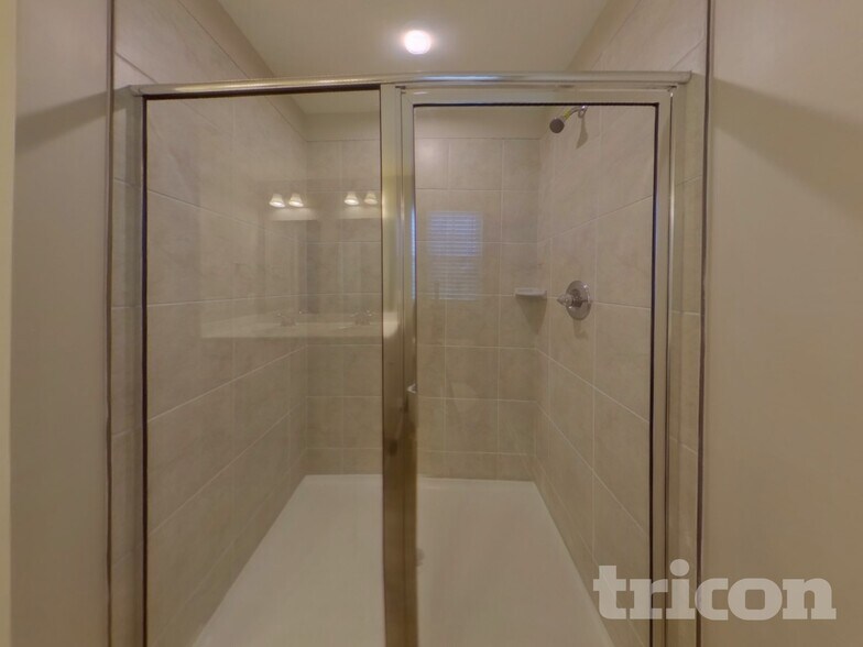 Building Photo - 1340 Lena St