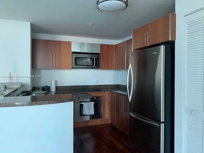 Building Photo - 300 S Biscayne Blvd
