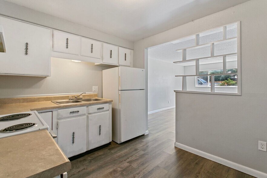 Building Photo - 330 Vehr Dr