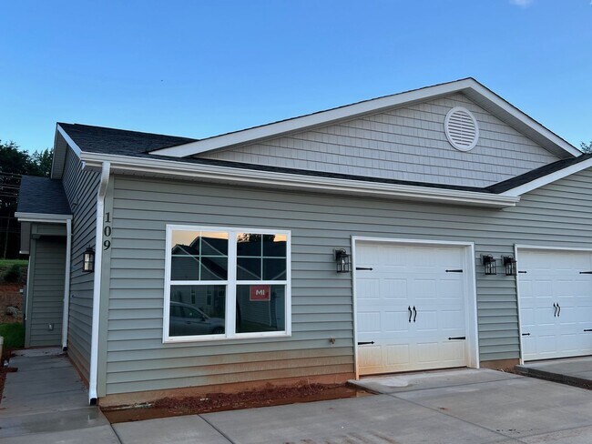 Building Photo - 109 Brawley Villas Pl