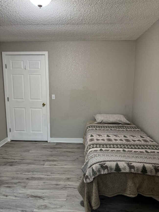 Building Photo - 10302 141st St Ct E