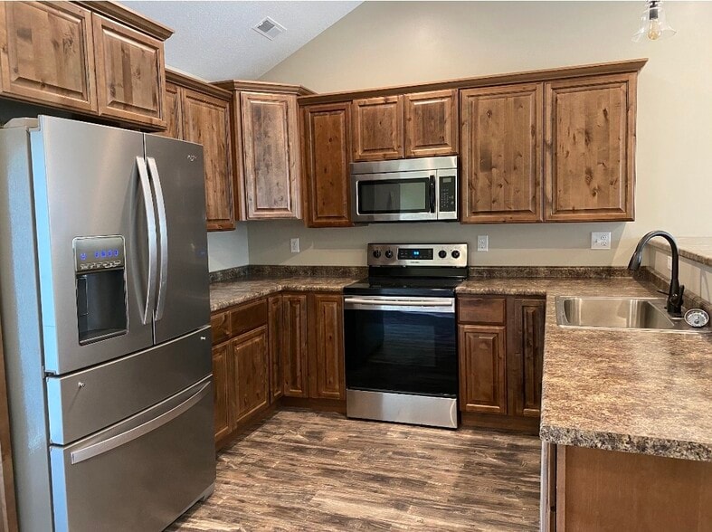 Building Photo - 30 Easy St