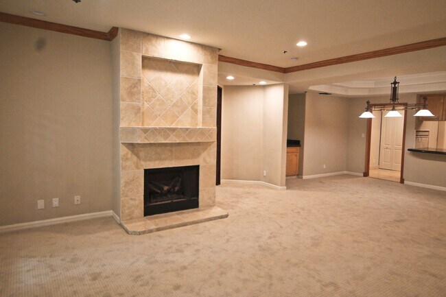 Building Photo - 575 S Barrington Ave