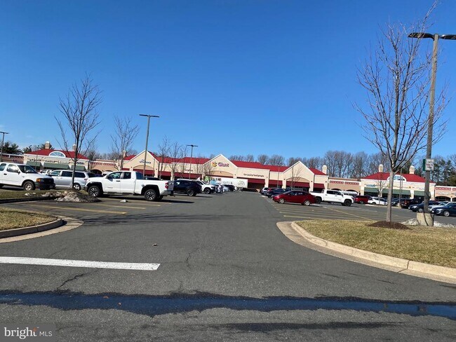 Building Photo - 5833 Orchard Hill Ct