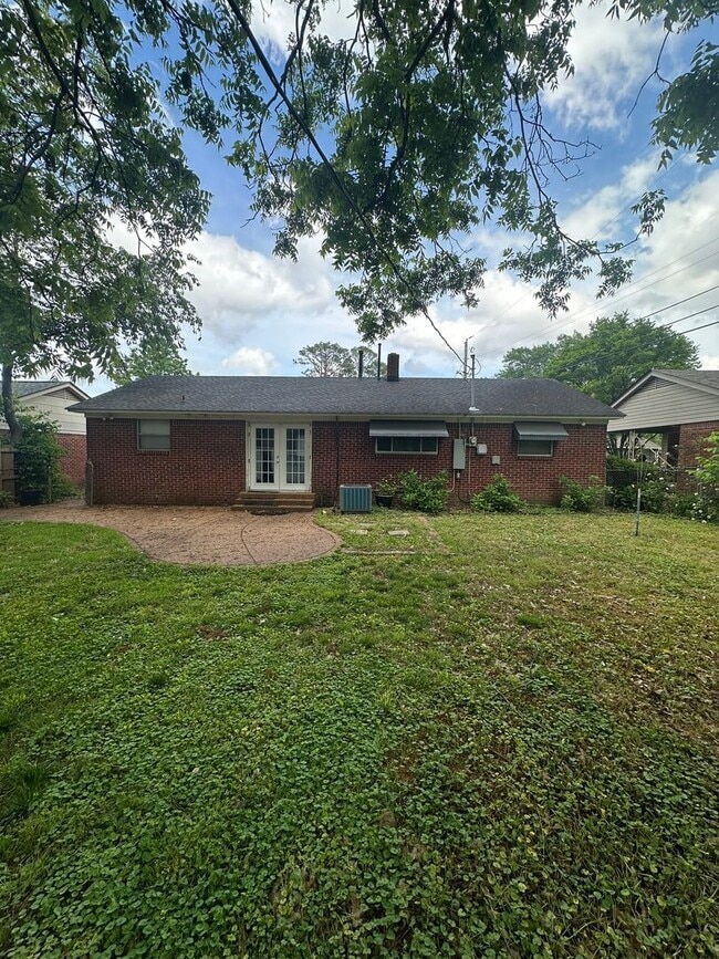 Building Photo - Beautiful Home in Colonial Acres!