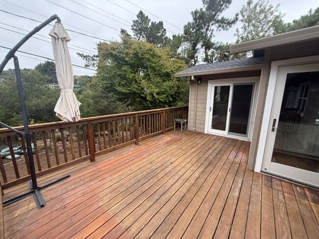 Building Photo - 3824 Fernwood St