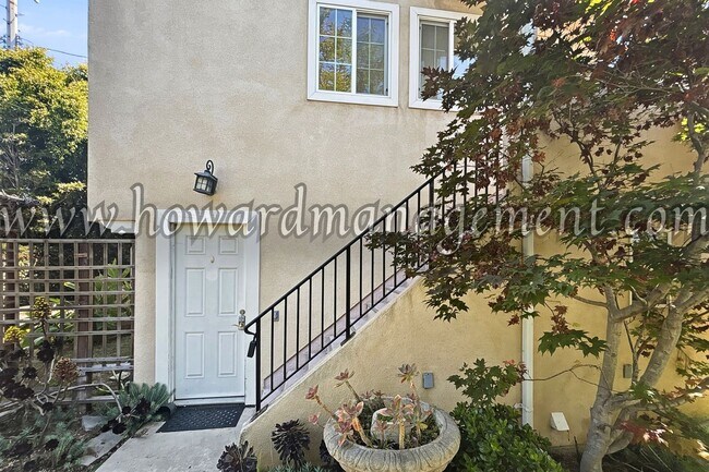 Building Photo - 1658 Centinela Ave