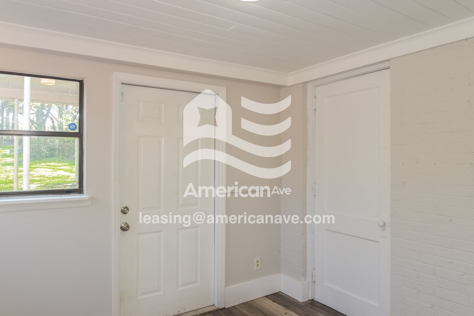 Building Photo - 2145 Meadowlane Dr