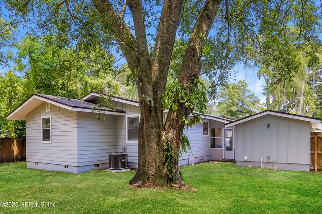 Building Photo - 6348 Fabian Dr