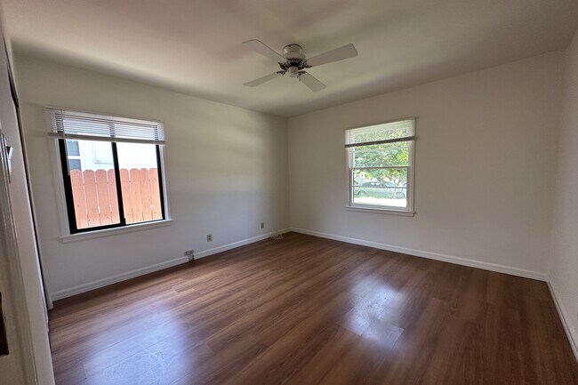 Building Photo - 4608 Saloma Ave