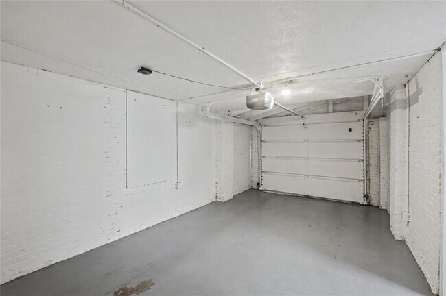 Building Photo - 2352 2nd Ave