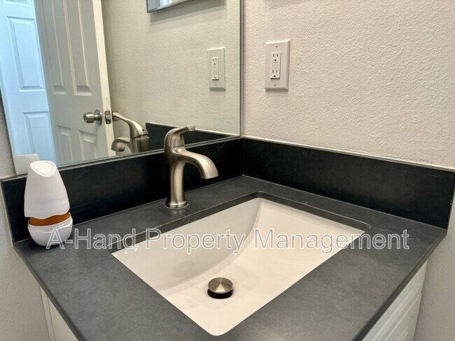 Building Photo - 522 Australian Way