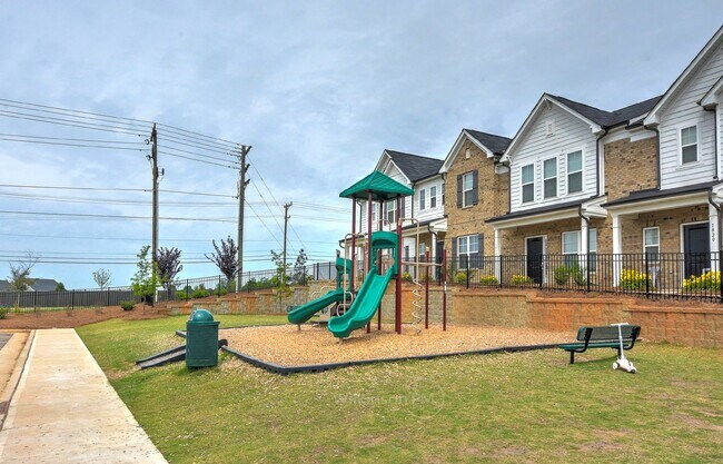 Building Photo - Beautiful 3BD/2.5BTH Townhouse with Commun...