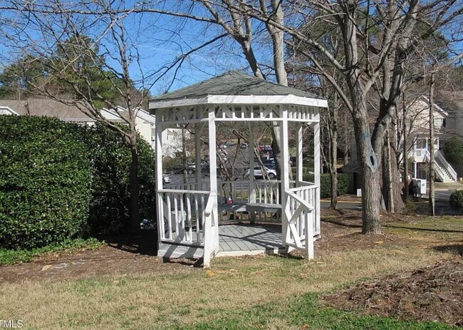 Building Photo - 249 Schultz St