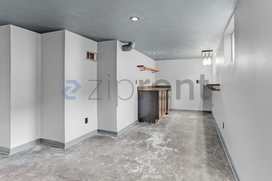 Building Photo - Unit