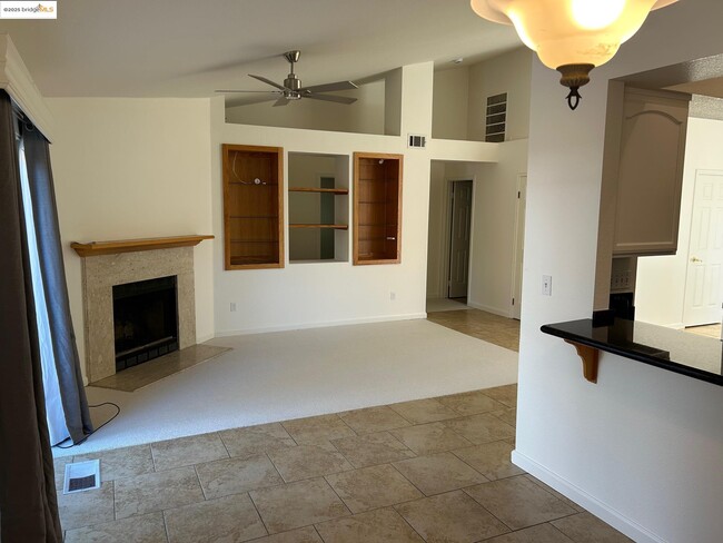 Building Photo - 63 Goldmeadow Ct