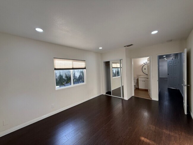 Building Photo - Amazing 3 Bedroom Home in Glassell Park / Eagle Rock