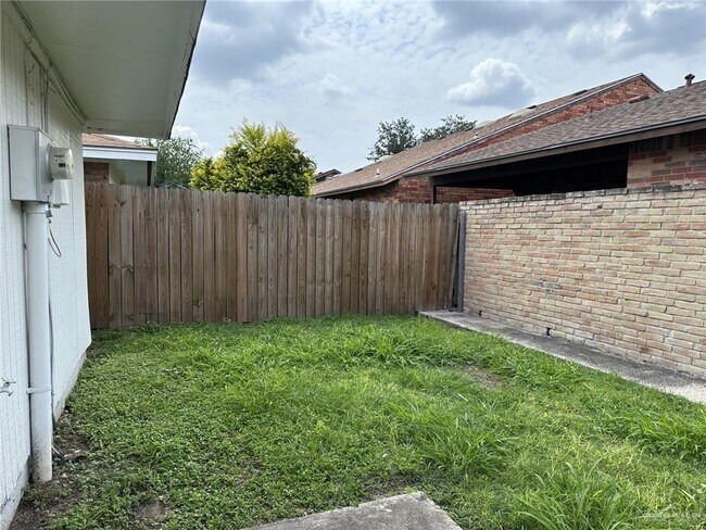 Building Photo - 700 W Iris Ave