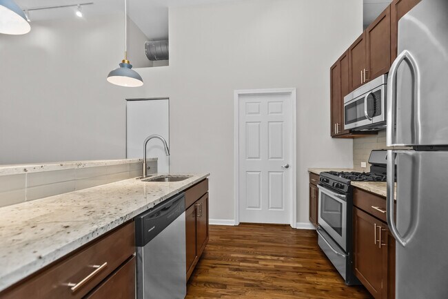 Building Photo - 1542 N Damen Ave