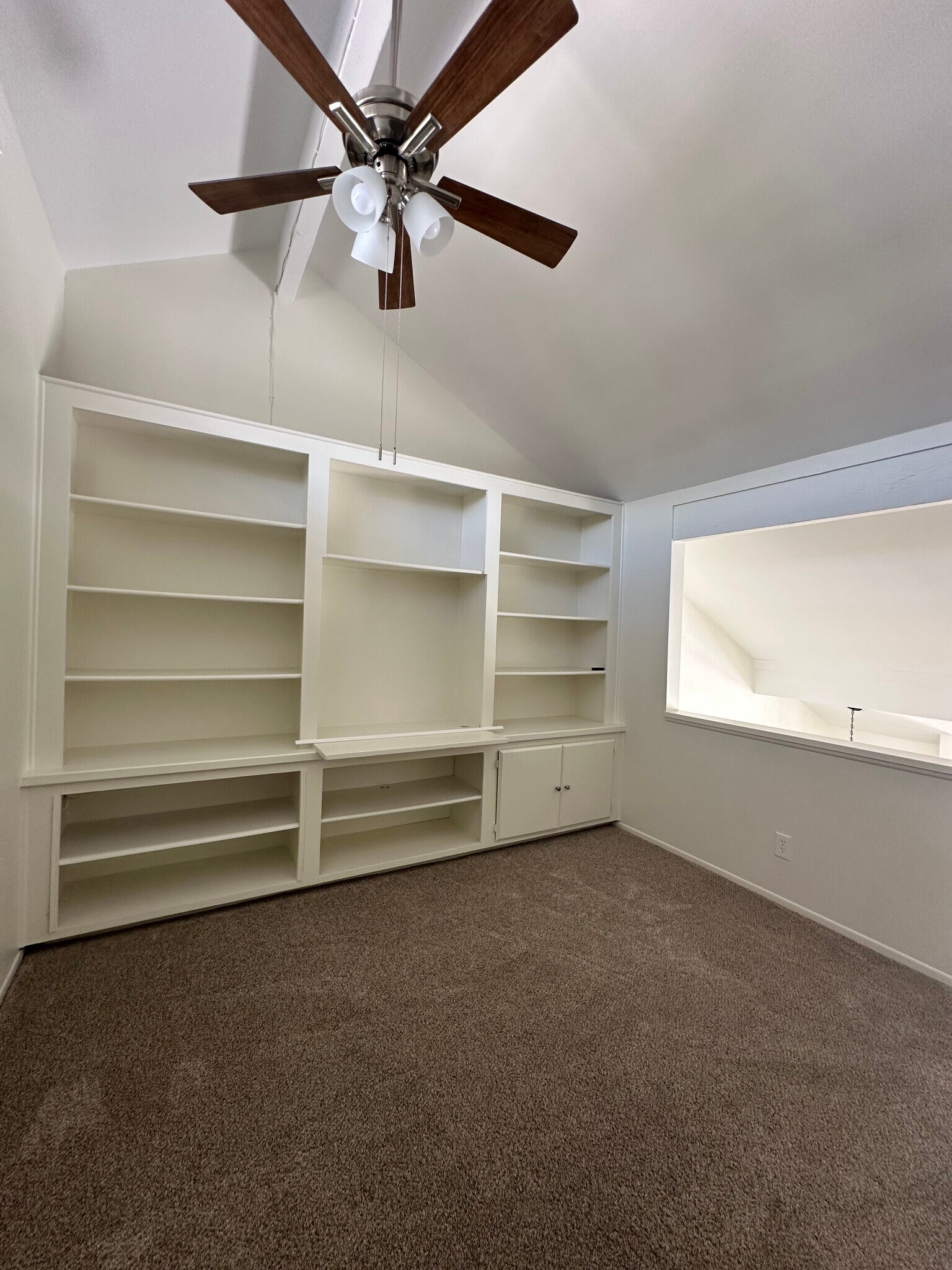 loft/office - 26864 Claudette St