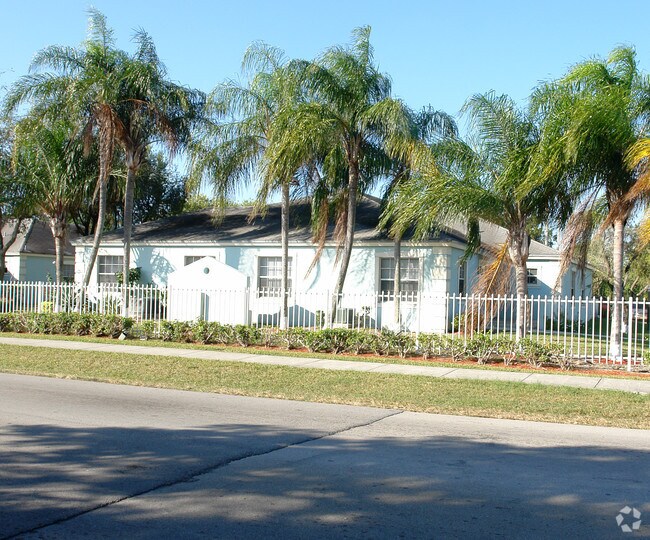 Building Photo - Palm Villas