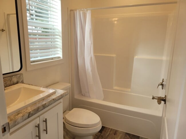 Building Photo - 5600 Jennie St