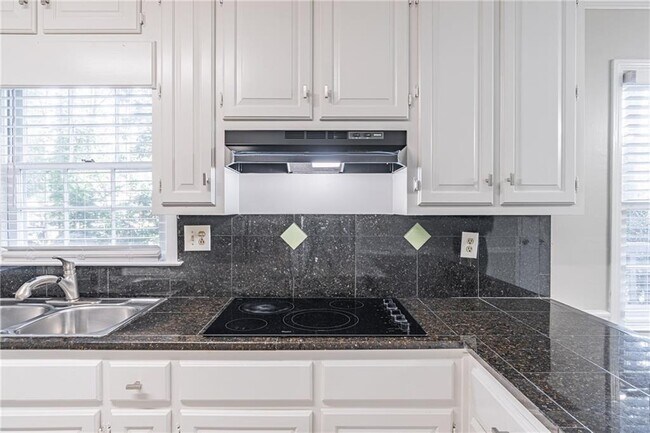 Building Photo - 736 Singley Dr