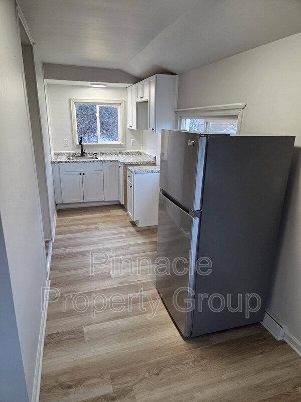 Building Photo - 834 N Leroy St