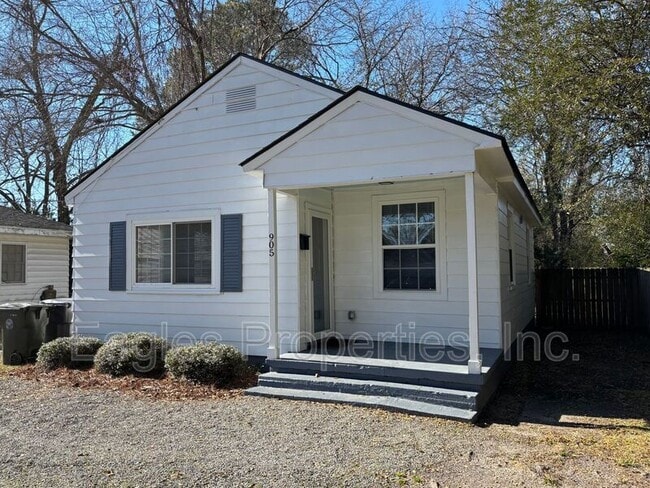 Primary Photo - 905 N Pineview Ave