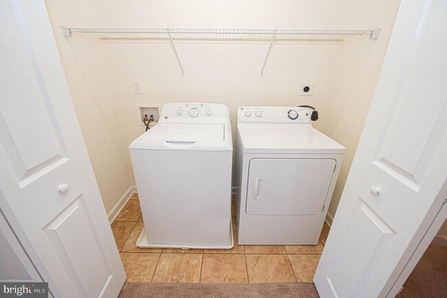 Building Photo - 420 Parkview Ct