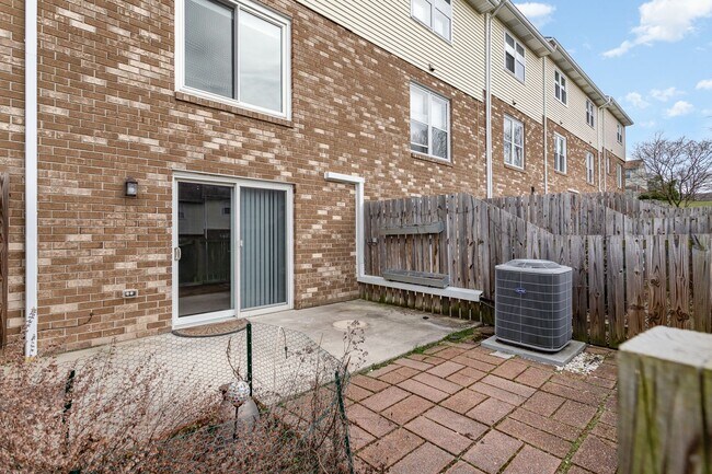 Building Photo - 617 Allenview Dr