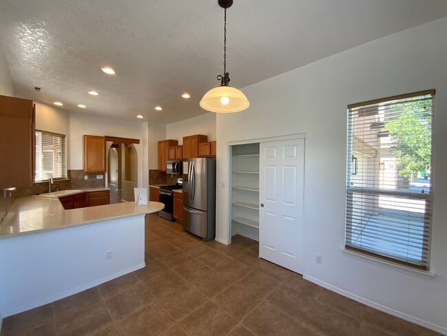 Building Photo - 3 Bedroom Single Story Home Available Near...