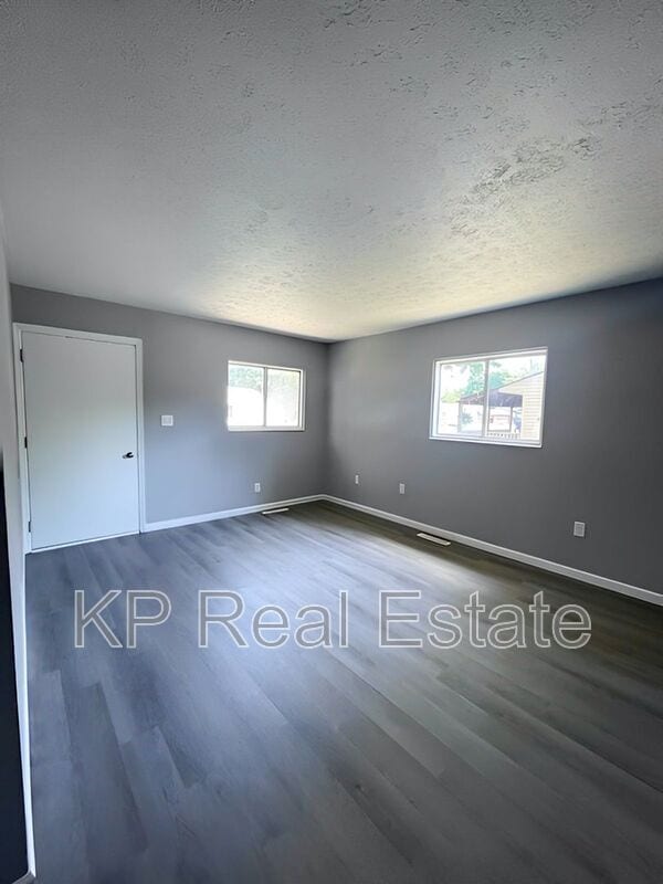 Building Photo - 1253 Grovewood Dr