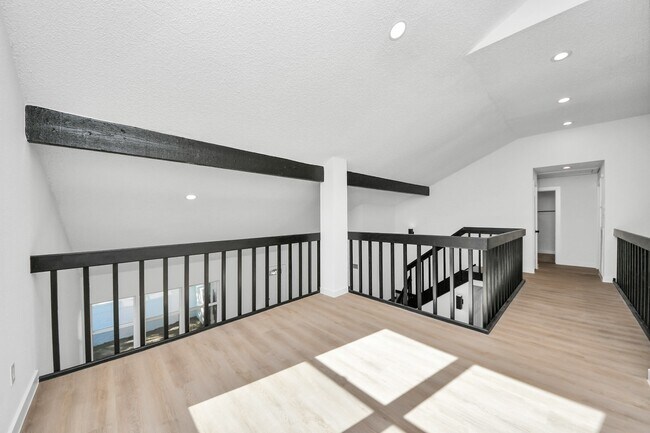 Building Photo - 2911 Meadowgrass Ln