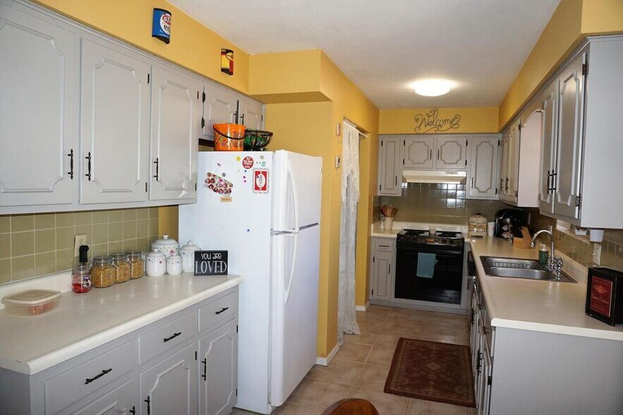 Building Photo - 2536 S McCann Ave