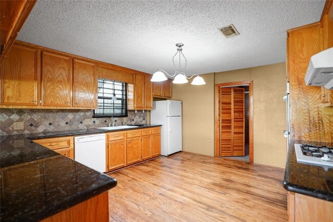 Building Photo - 22855 E Martin Dr