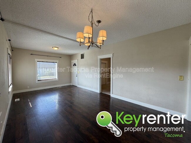 Building Photo - 2601 S 53rd St