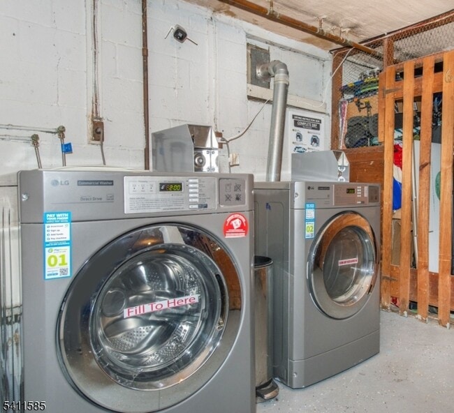 Building Photo - 579 Belleville Ave